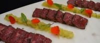 Tataki de res con chutney de piña